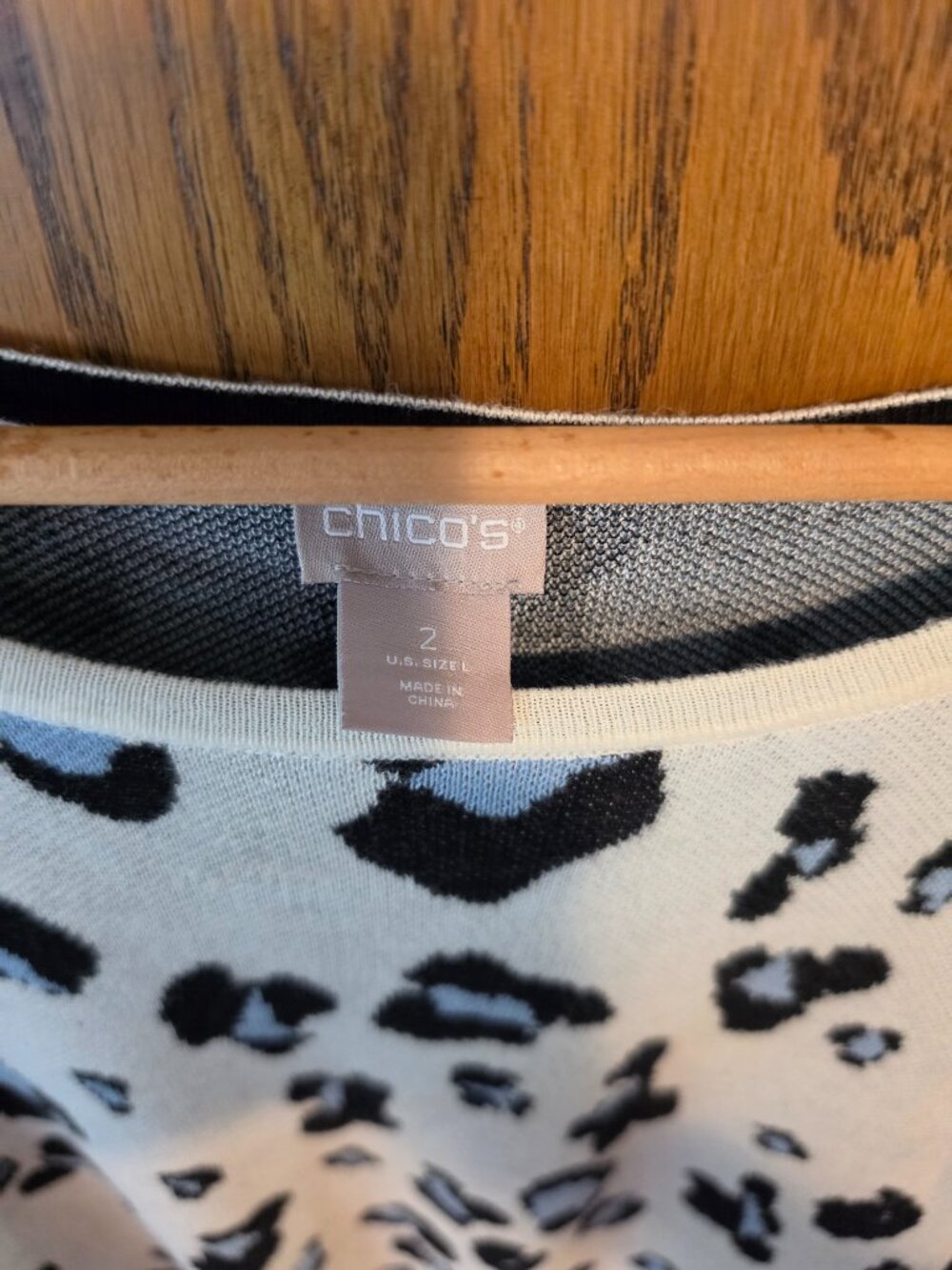 Chico's Lightweight Animal Print Pullover Sweater - Size 2 - Picture 4 of 5
